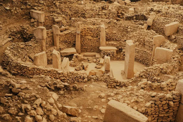 Explore the prehistoric site Göbekli Tepe with its stunning ancient stone circles in Şanlıurfa, Turkey.