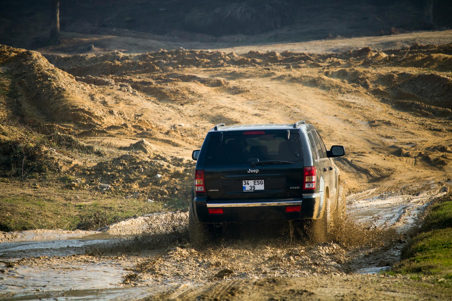 Jeep navigating through the muddy off-road trails near Istanbul, creating a thrilling driving experience.