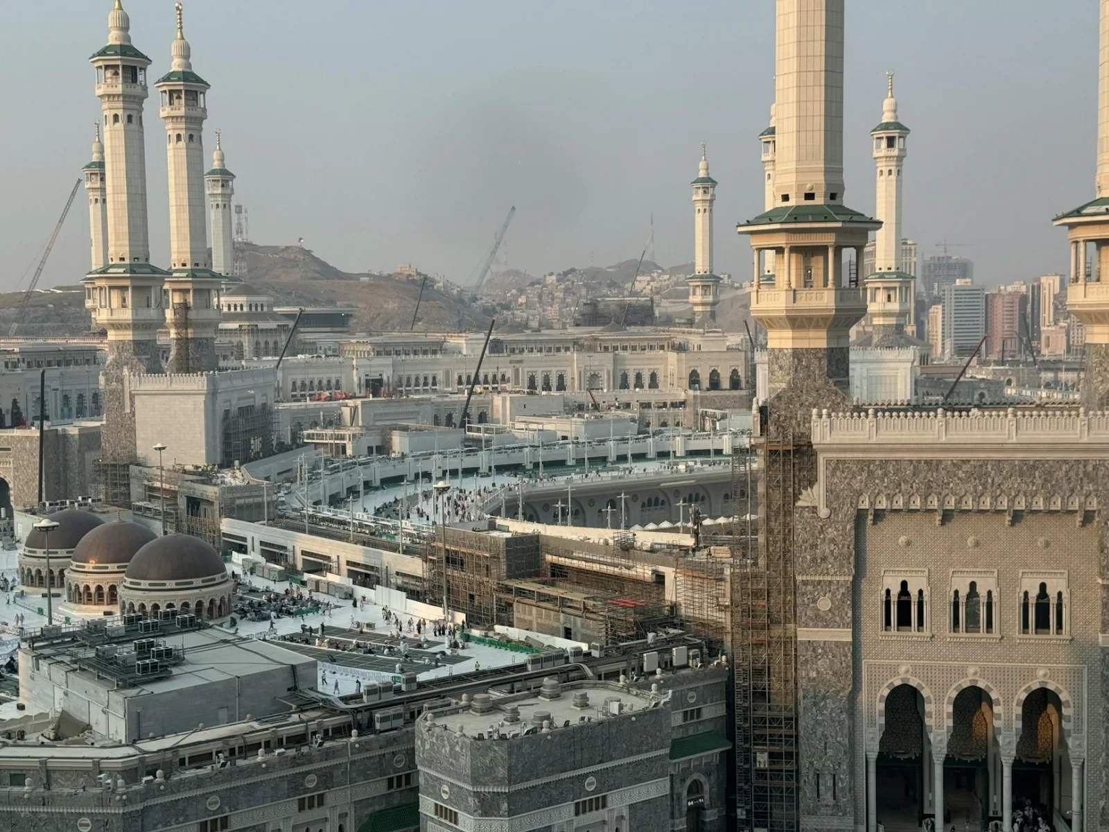 A stunning aerial view of the Al-Masjid al-Ḥarām mosque complex in Mecca, Saudi Arabia.