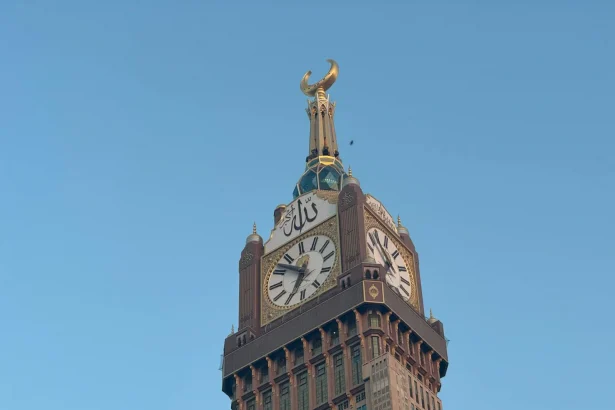 A stunning view of the Clock Tower at Abraj Al Bait, Mecca against a clear blue sky.