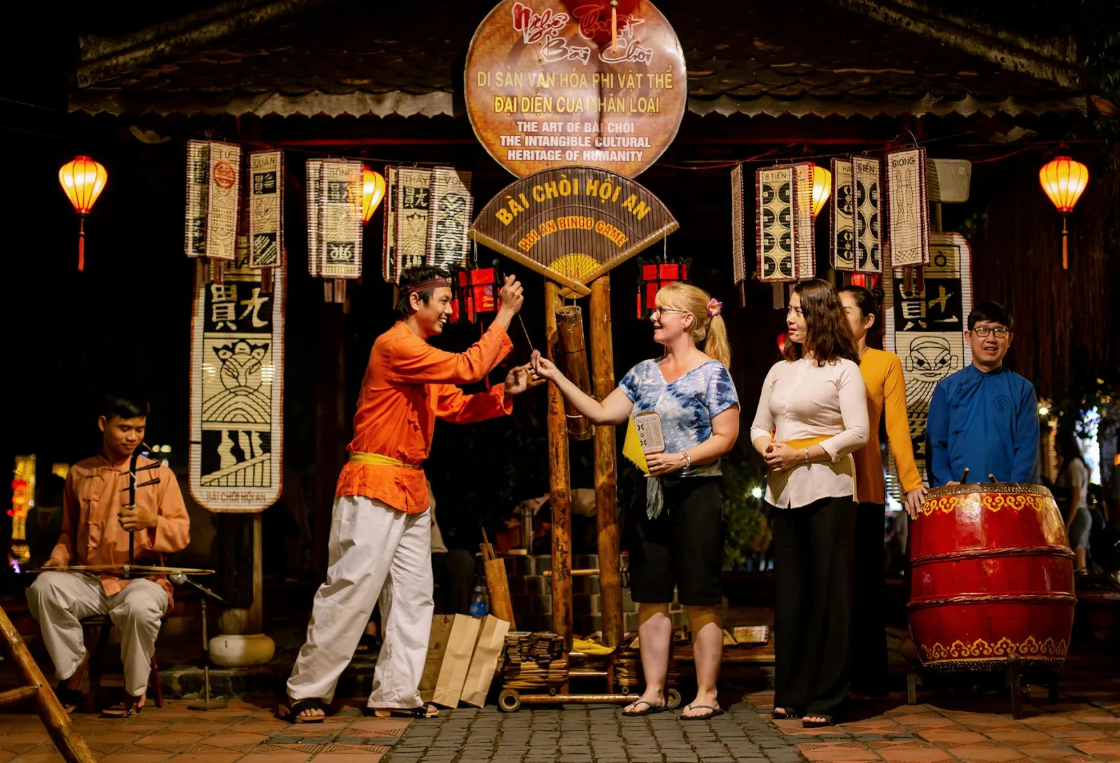 Captured in Hội An, this image showcases a traditional Bài Chòi performance with lively participants.