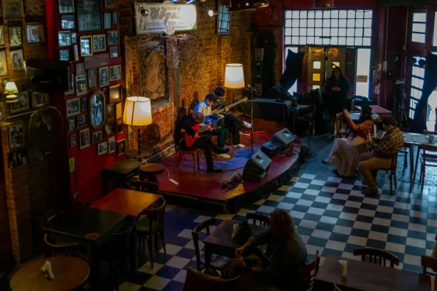 Cozy cafe in Mar del Plata with live guitar music performance, rich ambiance.
