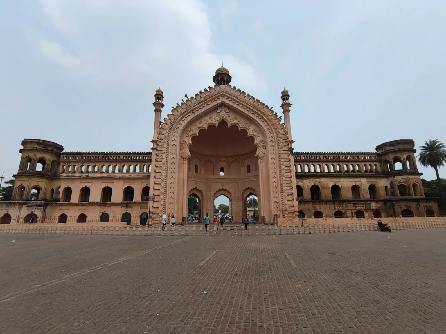 Majestic view of the Bara Imambara in Lucknow showcasing its intricate Mughal architecture.